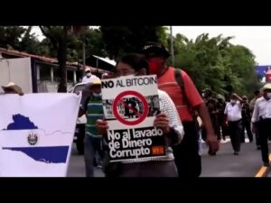 Lee más sobre el artículo Si Satoshi Nakamoto levantara la cabeza: «Jubilados y trabajadores de El Salvador manifestándose contra el Bitcoin» es que nos merecemos lo que nos pasa ?????